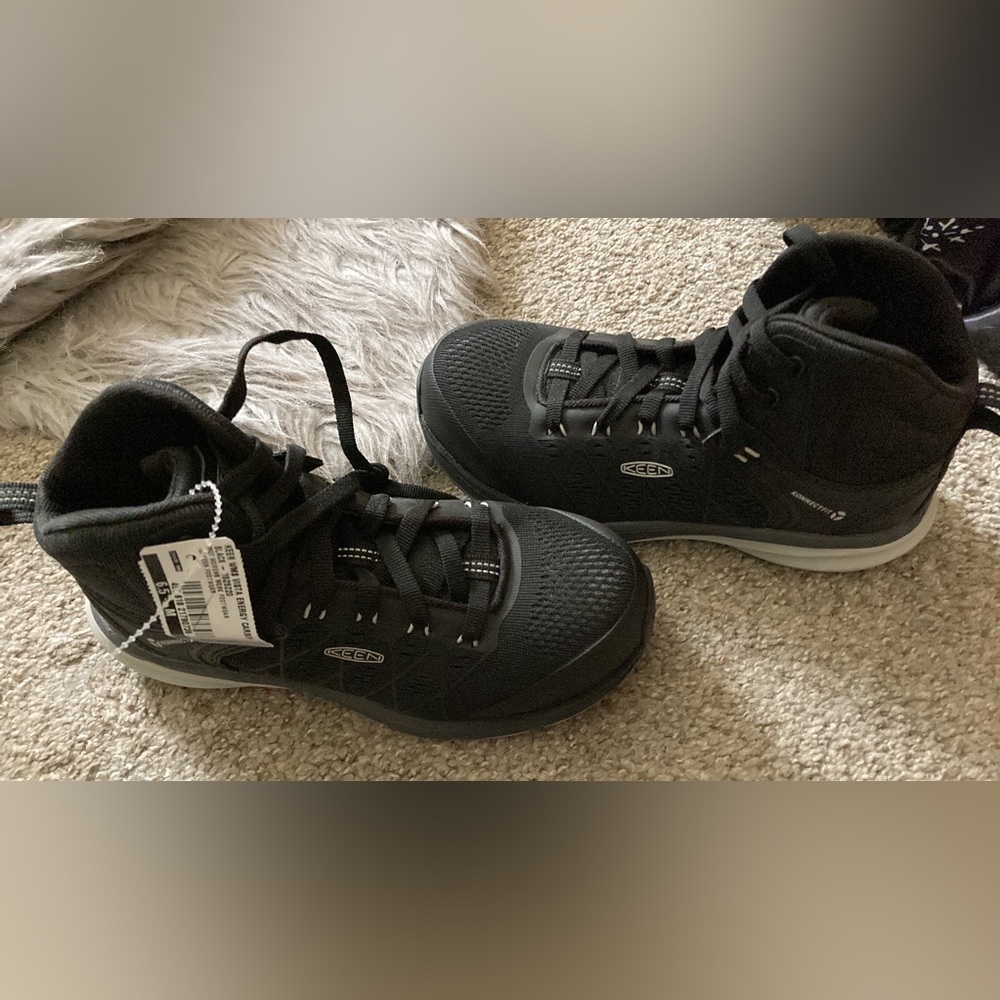 Brand new women’s Keen steel toe shoes